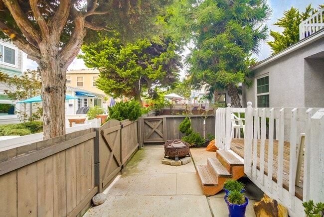 Building Photo - Cozy Home Between Mission Beach and Missio...