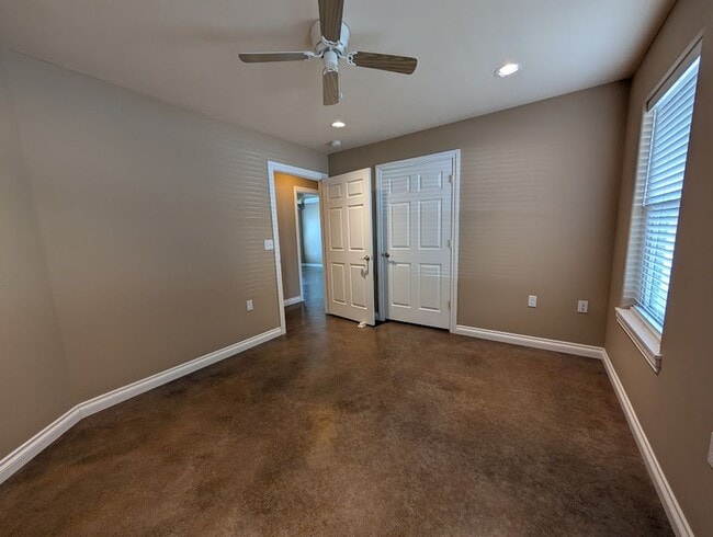 Building Photo - Gorgeous 3 Bed 2 Bath Clarkston Townhouse ...