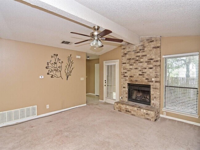 Building Photo - 3404 Blumie St