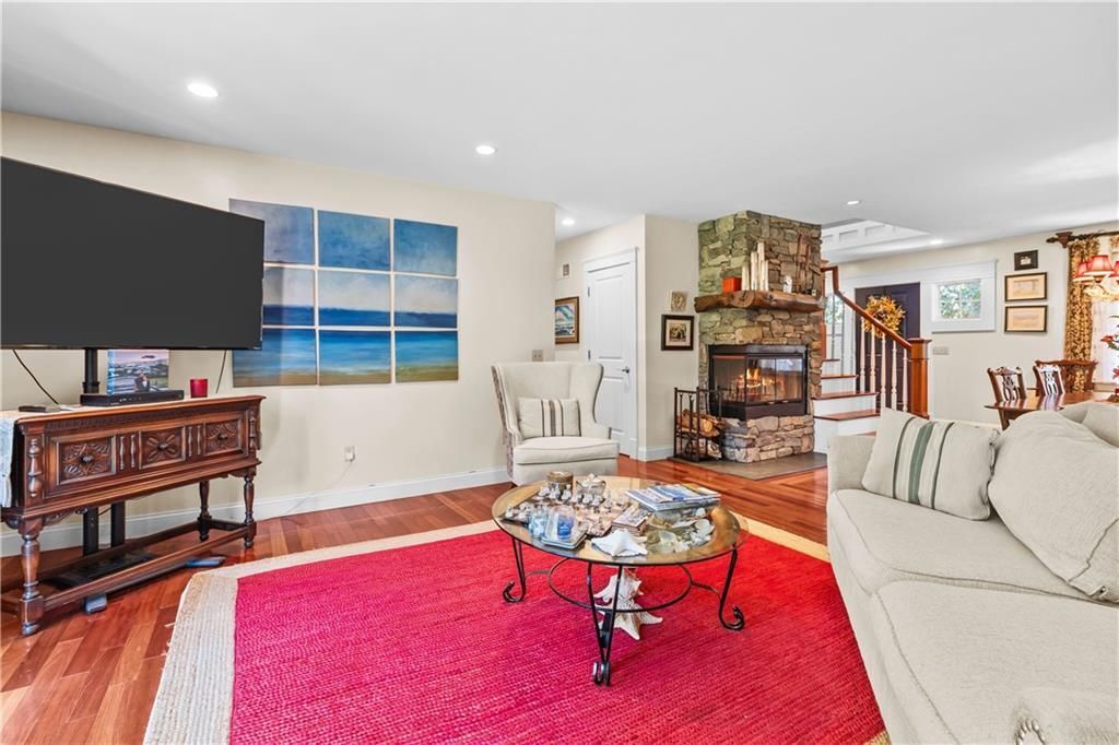 Building Photo - 93 Kickemuit Ave