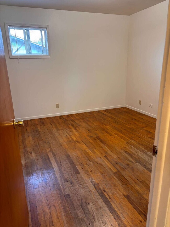 Building Photo - 3 BR bright, sunny, meticulously cared for house with large fenced yard and attached garage. Offe...