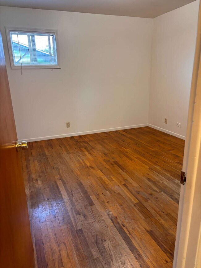 Building Photo - 3 BR bright, sunny, well-maintained house with large fenced yard and attached garage.