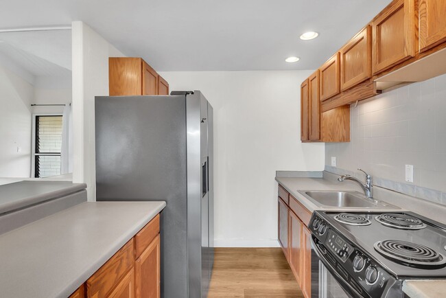 Building Photo - Modern 2 Bedroom 2 Bathroom Ocean View Con...