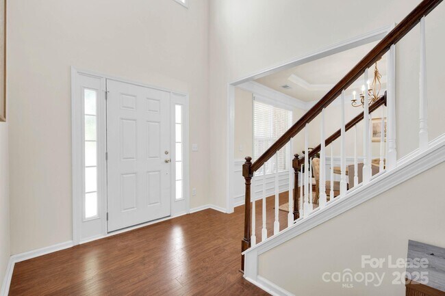Building Photo - 105 Runningdeer Dr
