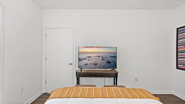 Building Photo - 1556 Spring Hill Rd