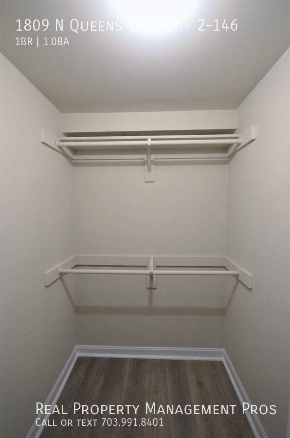 Building Photo - 1809 Queens Ln