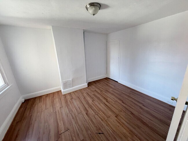 Building Photo - 415 Hudson St