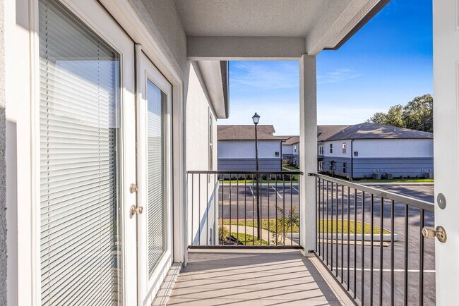 Building Photo - TDY & Cruisers Welcome!