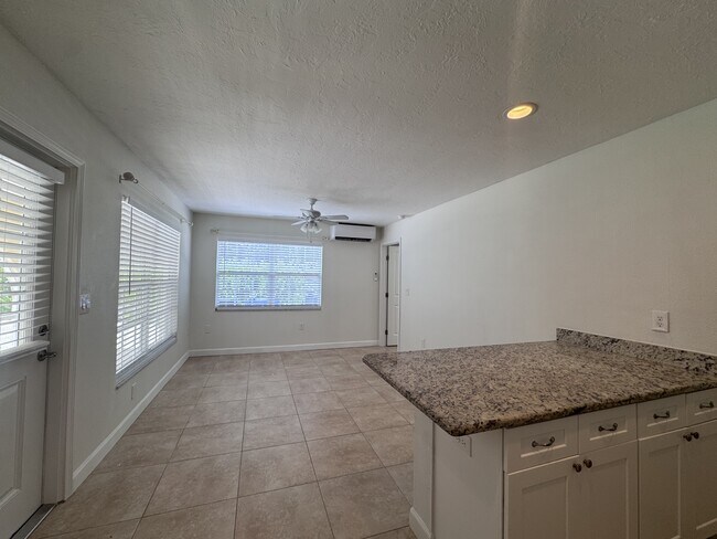 Building Photo - 420 Palmetto Ct
