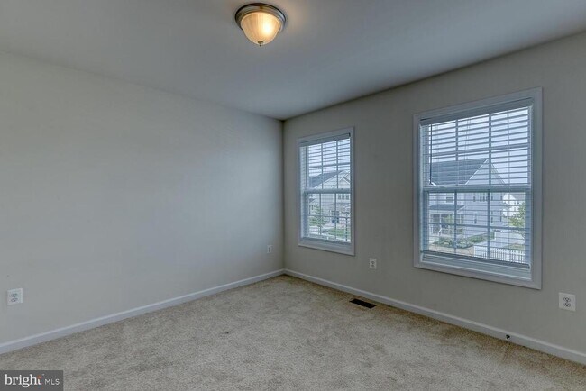 Building Photo - 336 Boxelder Dr