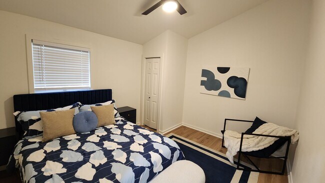 Building Photo - Fully updated 6 bed house!!! 1911 David!