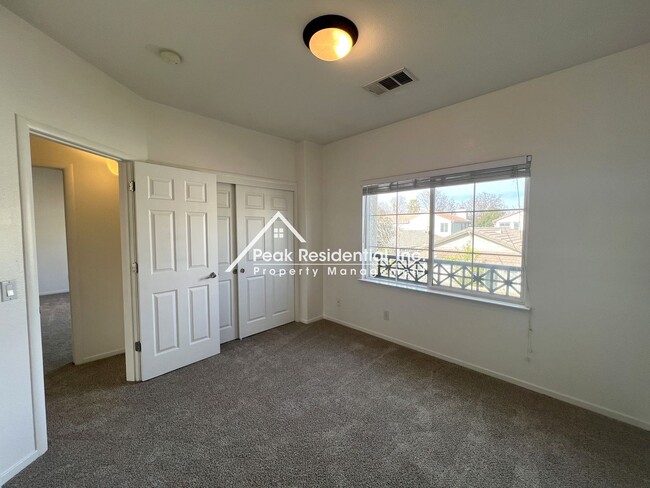 Building Photo - Spacious 3bd/3ba North Natomas Townhouse