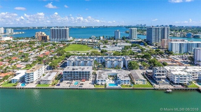 Building Photo - 1801 S Treasure Dr