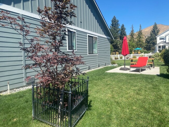 Building Photo - 3 Bedroom, 2 Bath with Spectacular Views o...