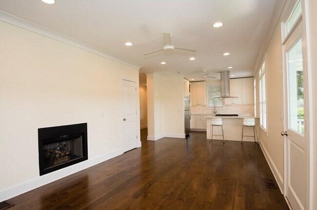 Building Photo - 37 Waverly Way NE