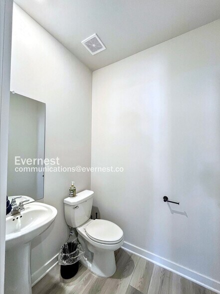 Building Photo - 506 Lyness Dr