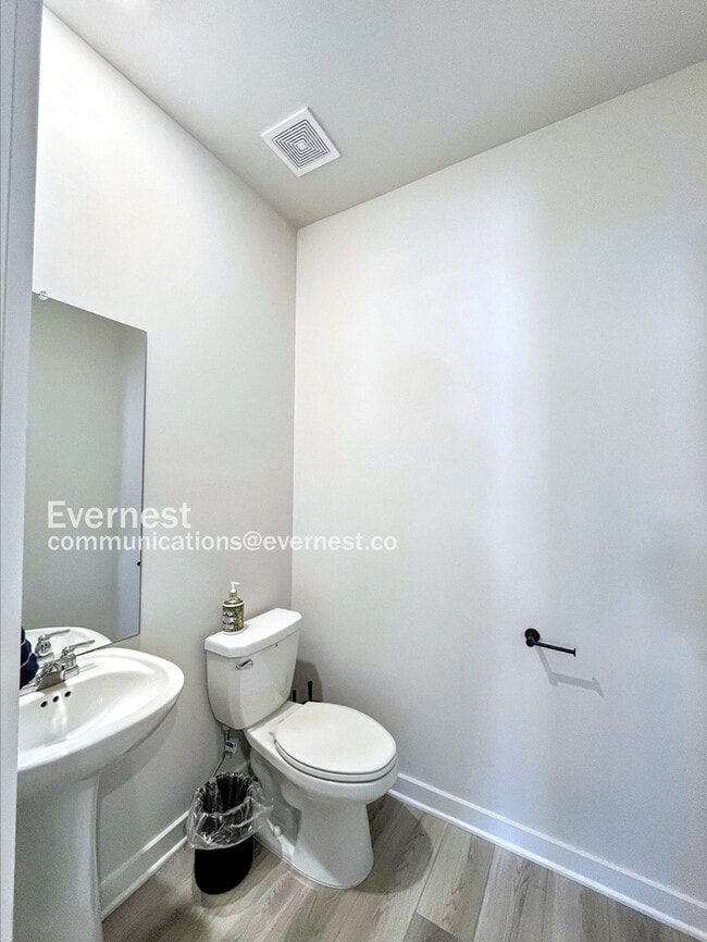 Building Photo - 506 Lyness Dr