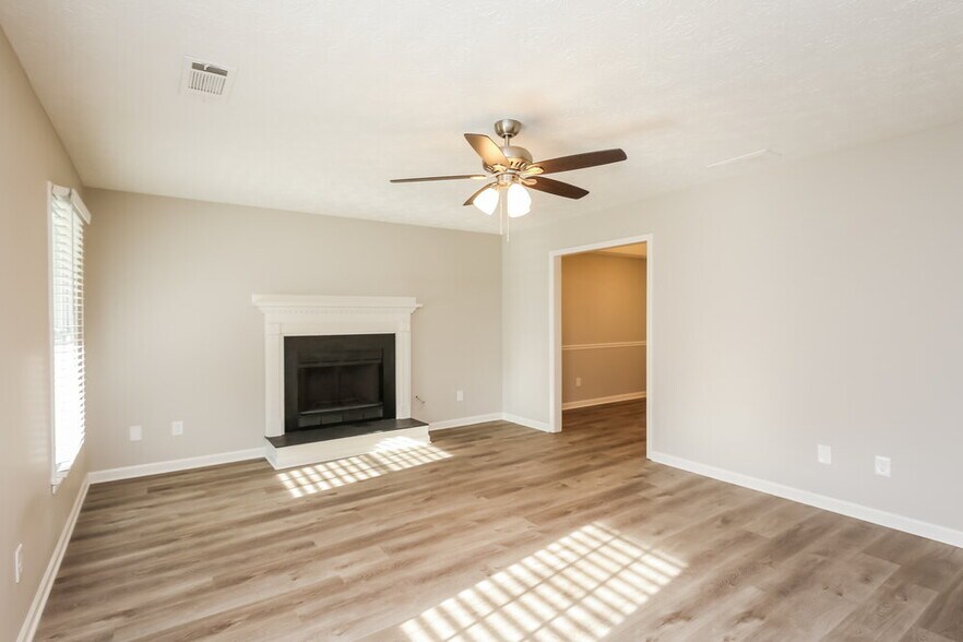 Building Photo - 483 Rhett Dr