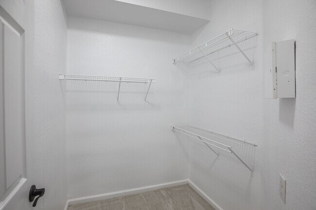 Building Photo - Stunning Condo with Garage