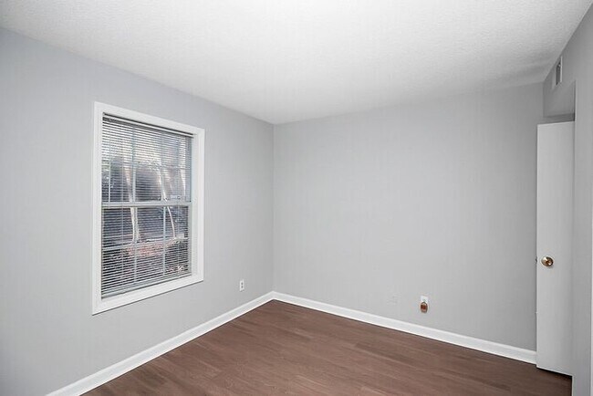 Building Photo - Updated First Floor 2BD/2BA Condo in Forest Ridge!
