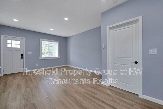 Building Photo - 786 Thomas Ave