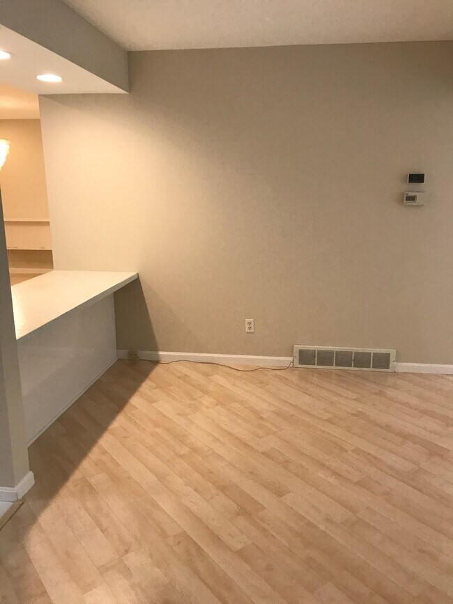 Building Photo - Solon 4 Bedroom Rental