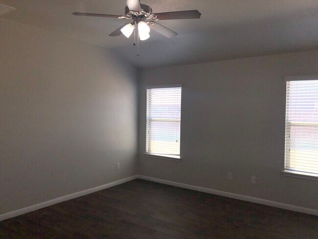 Building Photo - Beautiful 3/2 Single Story Home in New Bra...