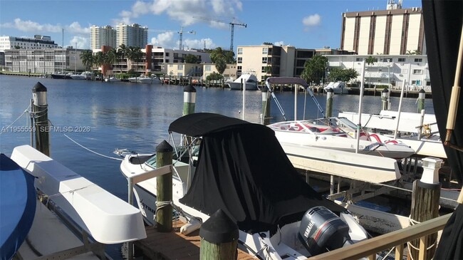 Building Photo - 100 Golden Isles Dr