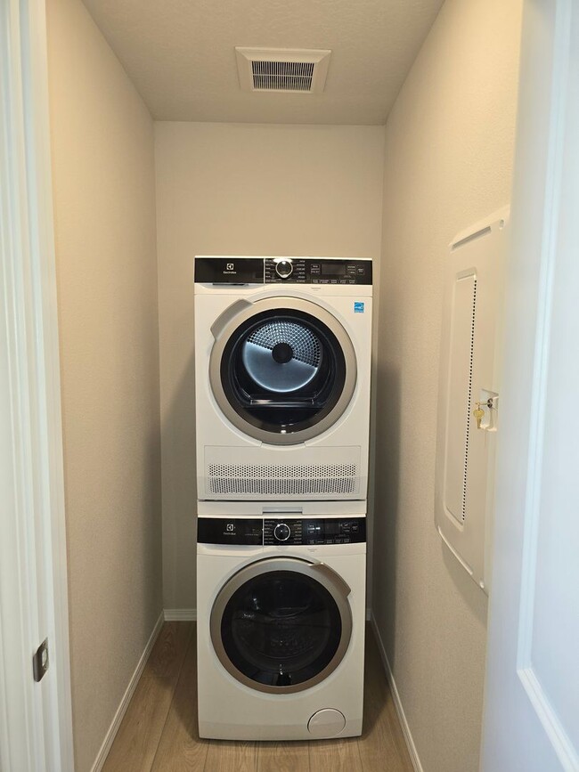 Building Photo - New 3 Bedroom, 2.5 Bath Townhome for Rent ...