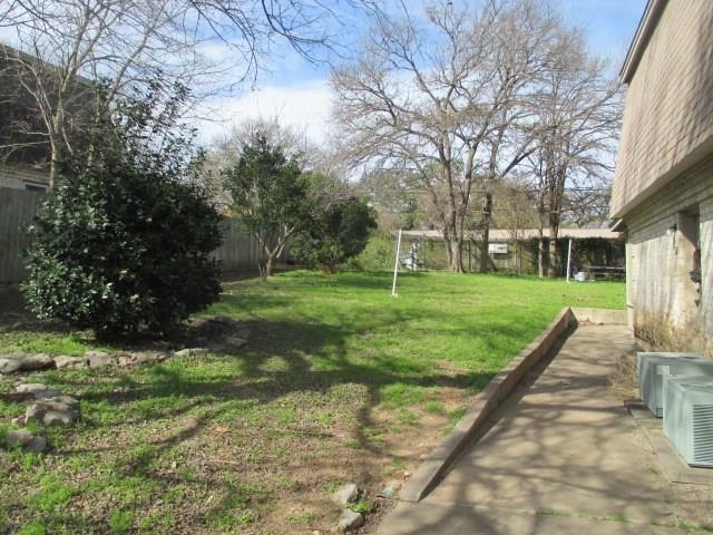 Building Photo - 2800 Westhill Dr