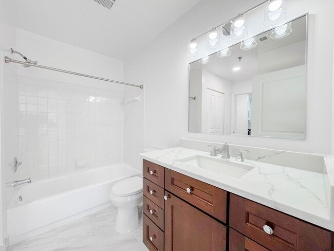 Building Photo - Freshly Renovated 1 Bed 1 Bath Condo With Balcony In Vibrant Savoy Park - Water Included