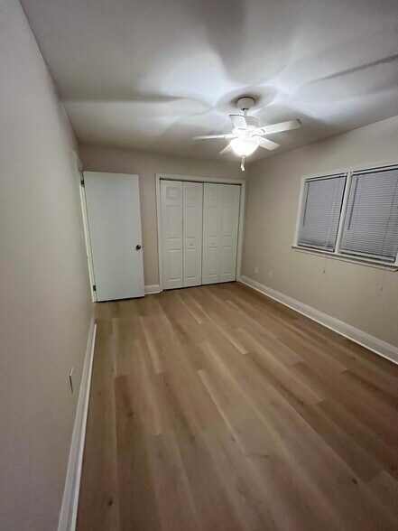 Primary bedroom - 13400 Oakwood Drive