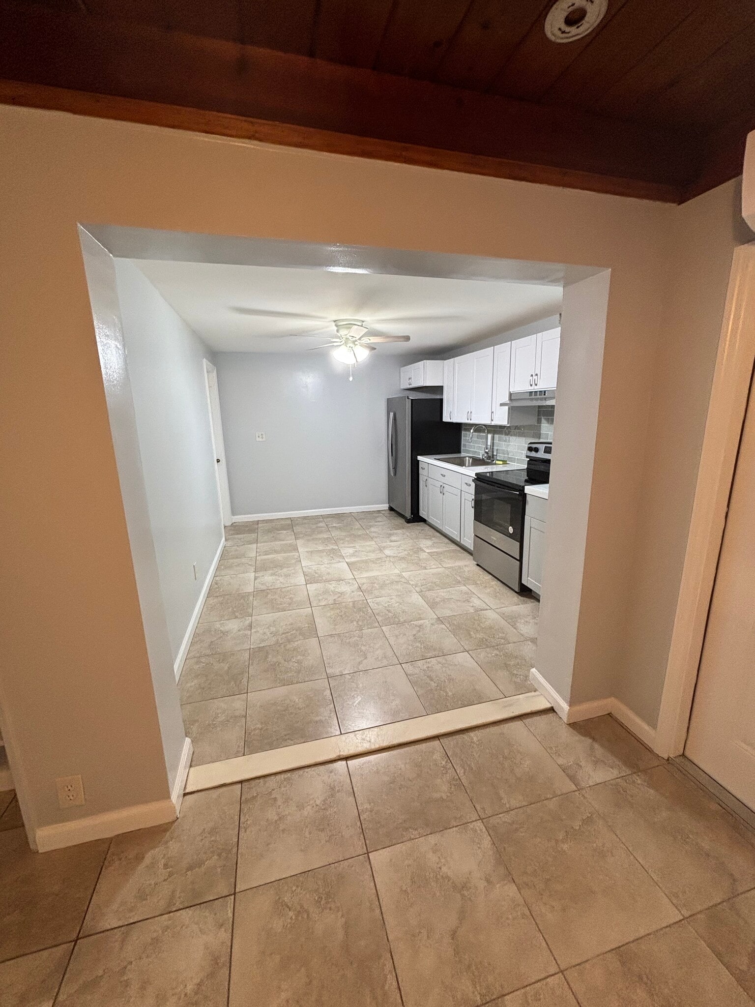 Kitchen - 5810 Hope St
