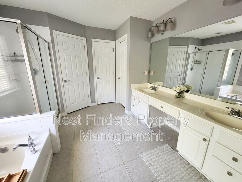 Building Photo - 3857 Lionheart Dr