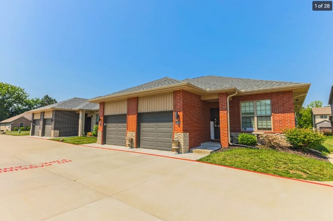 Building Photo - NEW LUXURY 2 BED 2 BATH 1 CAR GARAGE DUPLEX