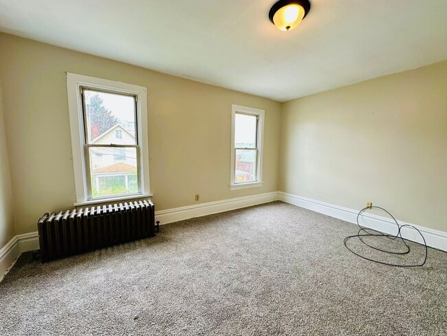 Building Photo - 1115 Karl Ave