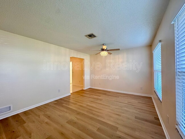 Building Photo - 1005 Bradford Dr