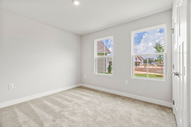 Building Photo - Beautiful White House Home | Granite Counters, Gas Range & One-Level Living