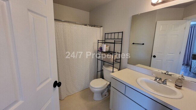 Building Photo - Stylish and Modern 3 BD | 2.5 BA Home - Mo...