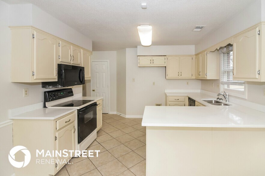 Building Photo - 8925 Walnut Forest Cove