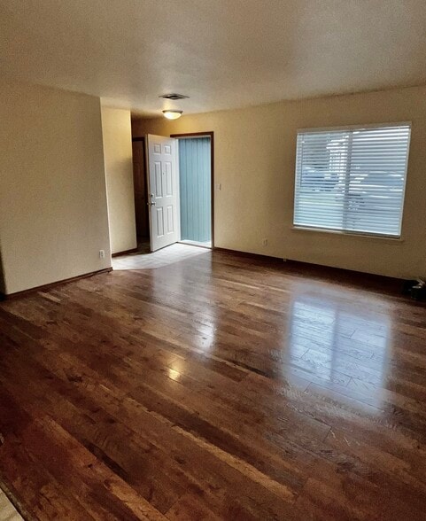 Entry/ Living Room - 1232 W Harbeck Rd