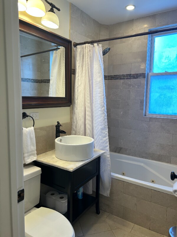 Building Photo - 403 W Eugenie St