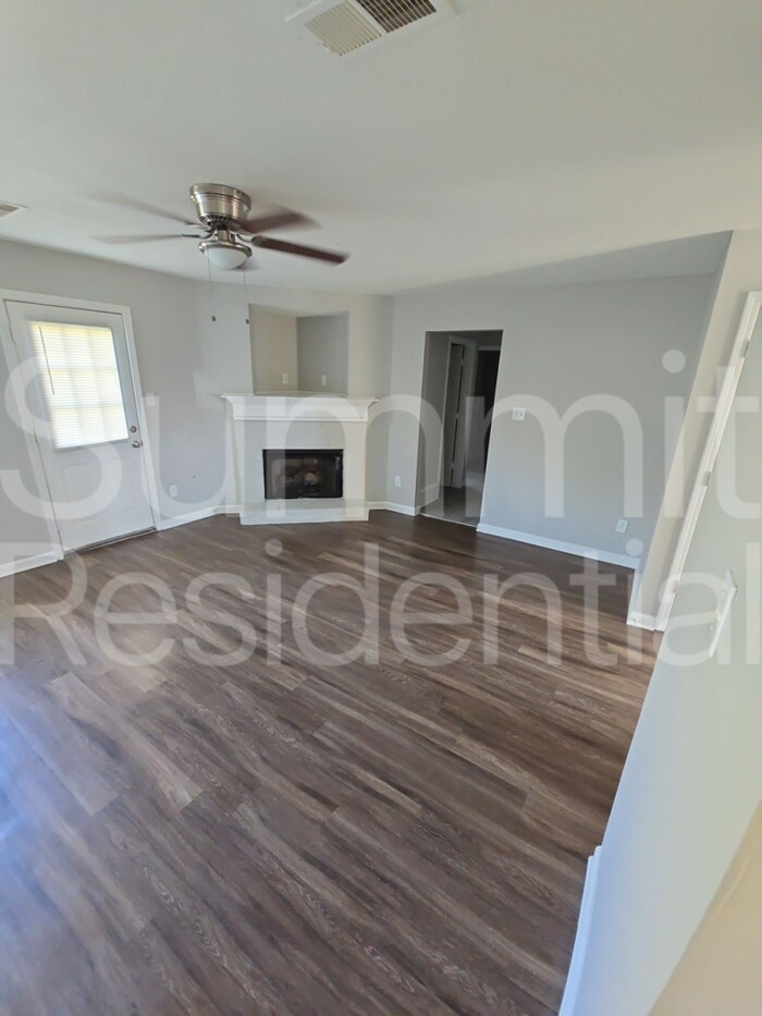 Building Photo - 4560 Longtree Ave