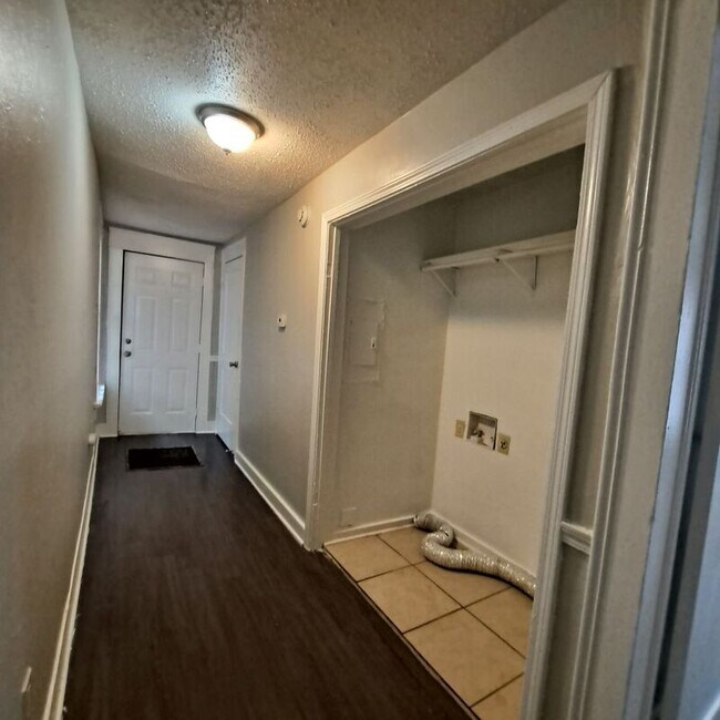 Building Photo - 3176 Lyndale Ave