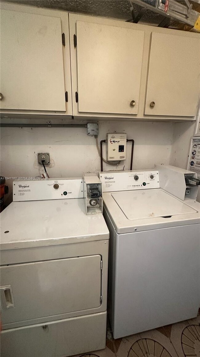 Building Photo - 732 Moffett St