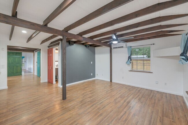 Building Photo - 271 Bracewell St