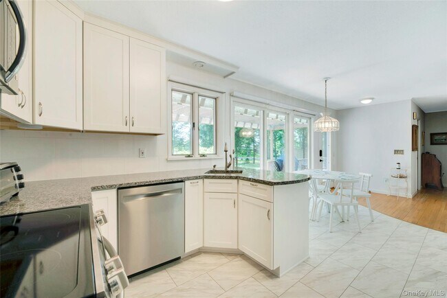 Building Photo - 1075 Inlet Ln