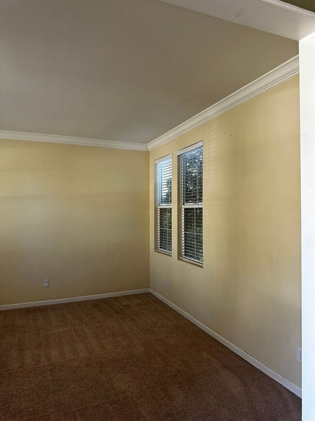 Building Photo - $1497.50 off first full months rent