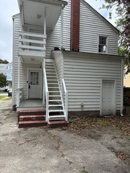 Building Photo - 130 Riverview Ave