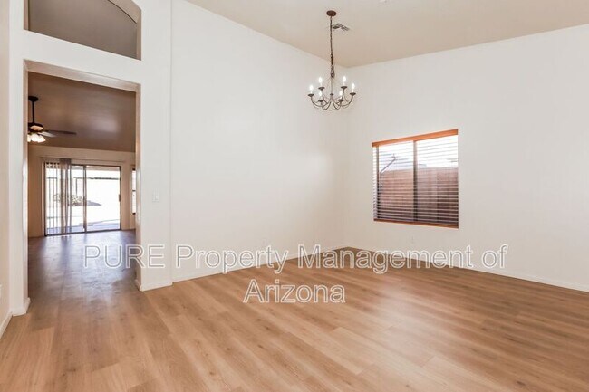 Building Photo - 10042 E Pantera Ave